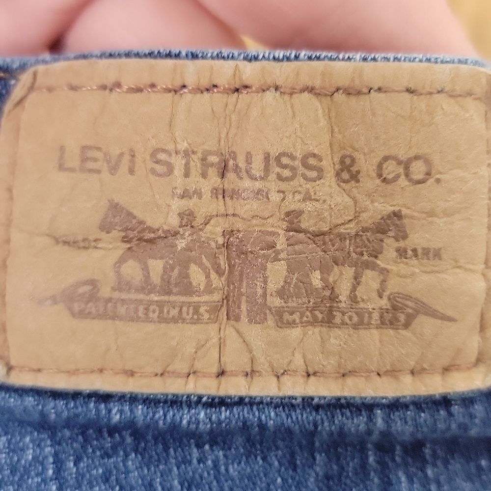 Levi's. Blue Bermuda Shorts Relaxed Fit. Size 8. - Picture 8 of 8